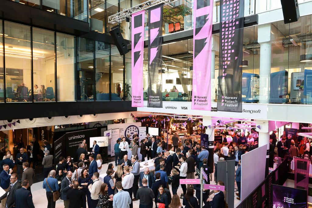 Festivalområdet med Norway Fintech Festival-bannere
